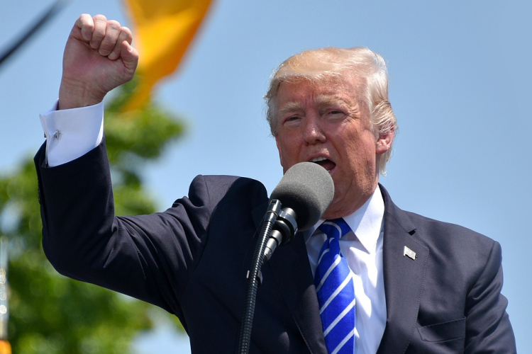 Trump a NATO jövőjét is megkérdőjelezte a Hormuzi-szoros miatt