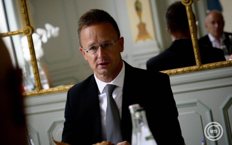 Szijjártó Péter az orosz miniszterelnök-helyettessel egyeztetett a közelgő amerikai-orosz csúcstalálkozóról