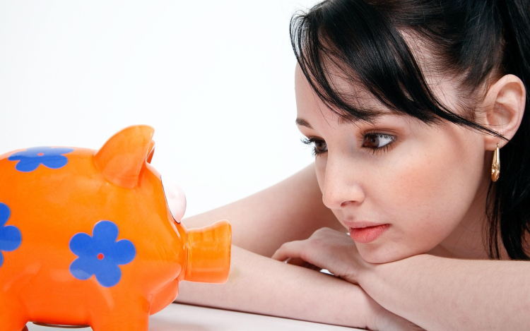 Luxi helyett influenszeres spórolás: főzés, kertészkedés és akcióvadászat