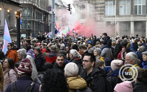 A gyülekezési törvény módosításának visszavonását követelték demonstrálók a Ferenciek terén