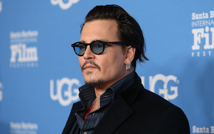 Johnny Depp peren kívül megegyezett volt menedzsereivel