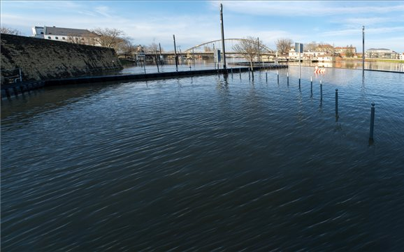 Győrben már tetőzött a Duna, de a fővárosban másodfokúra emelték a készültséget